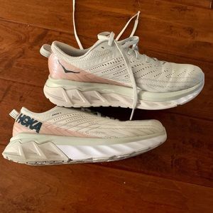 Hoka One One Women’s Arahi 4 - Size 7 1/2